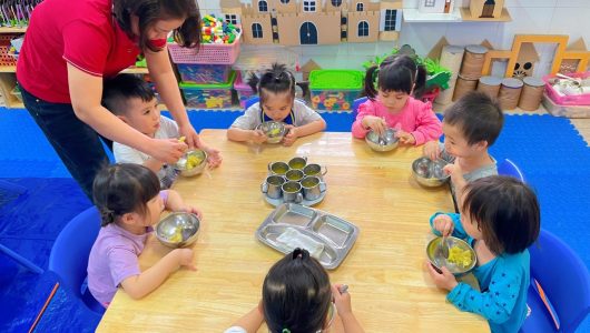 Hoạt động tổ chức bữa ăn 1 ngày cho trẻ tại lớp 3 tuổi C3 trường mầm non Song Phượng: